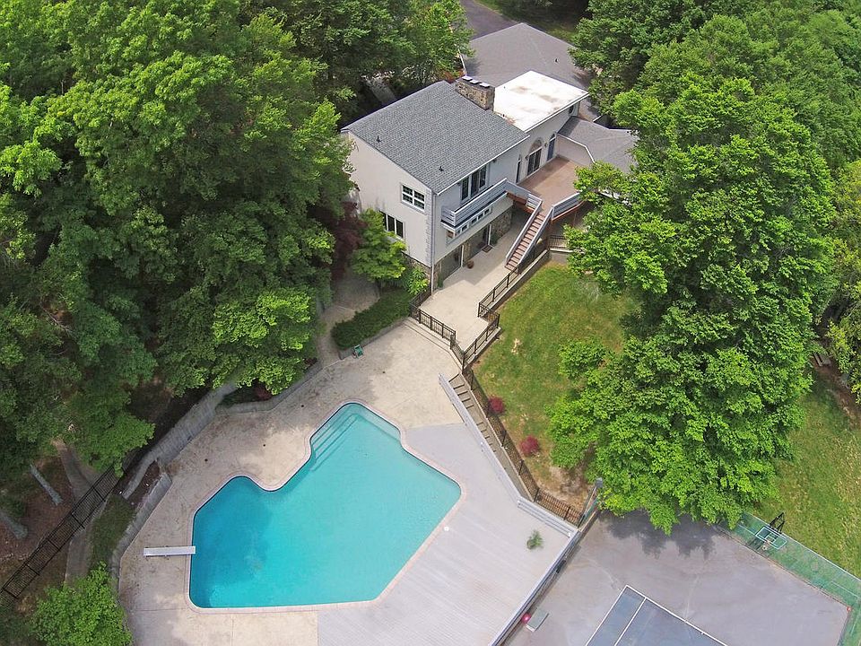 1st image of 10987 Brookhollow Ct