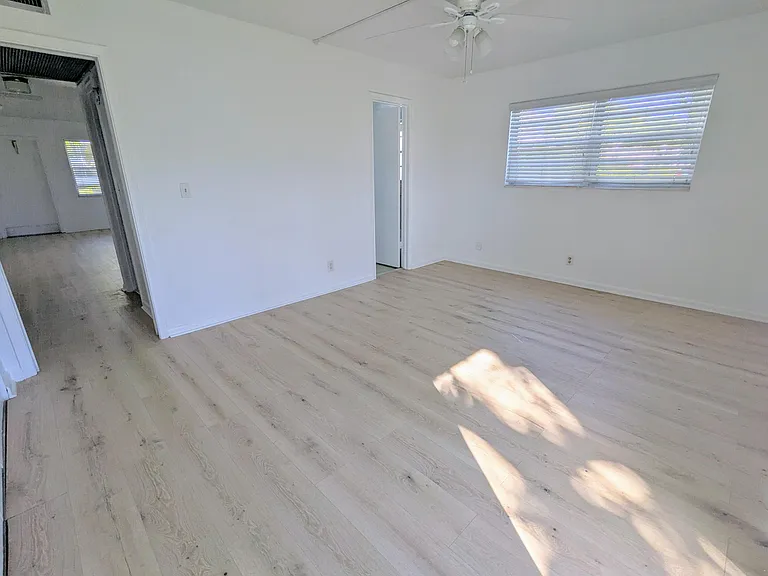 353 Sheffield St E #O — Photo 5