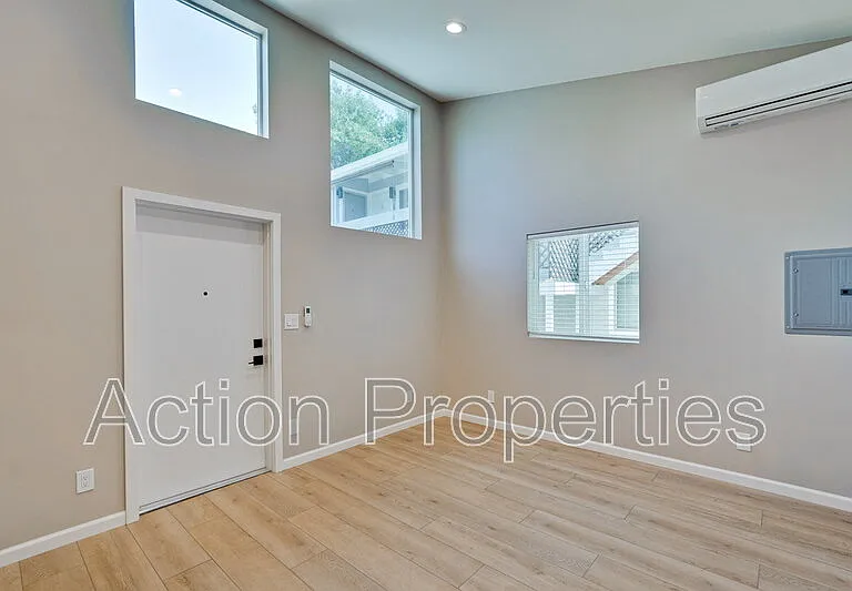 368 Camille Ct — Photo 6
