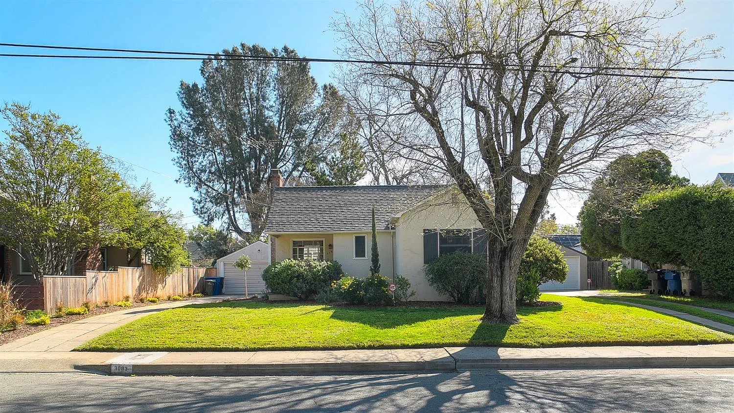 3083 Franklin Blvd photo 1