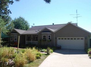 1010 White Pine Dr, Dixon, IL 61021