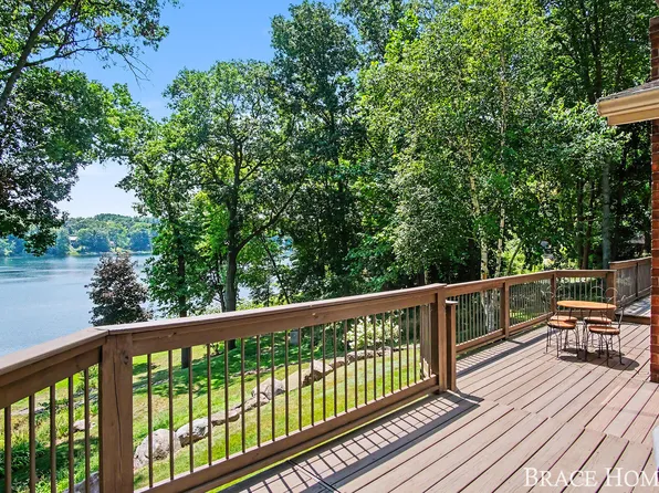 3050 Kenyon Ln, Middleville, MI 49333