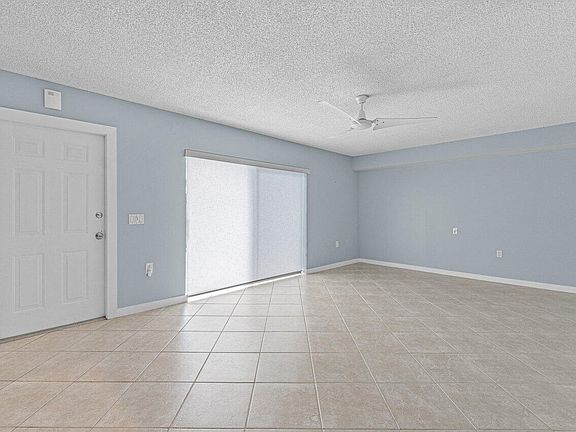 4th image of 301 Live Oak Lane
