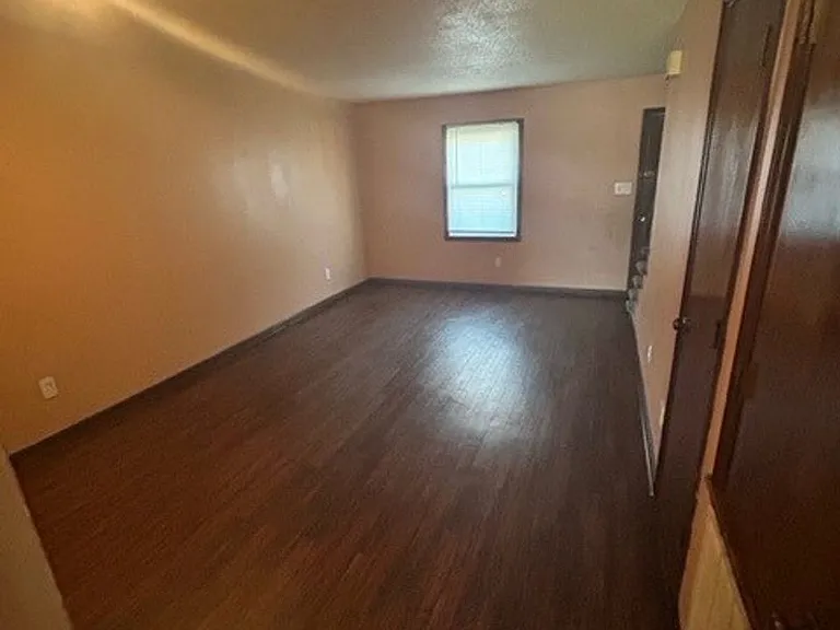 285 Herlong Ave S — Photo 2