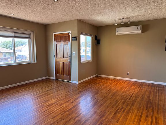 4th image of 1812 Brockwell Ave