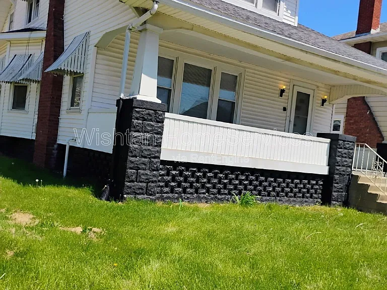 159 W Locust St — Photo 26