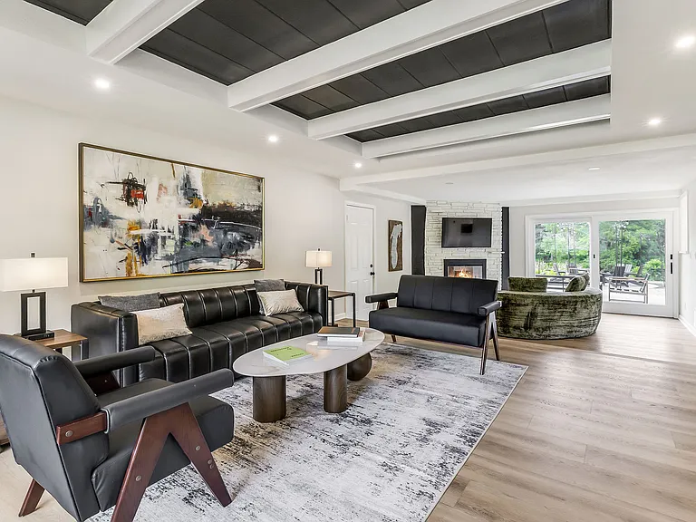 519 W Montclaire Ave — Photo 3