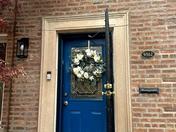 9562 S Bensley Ave, Chicago, IL 60617