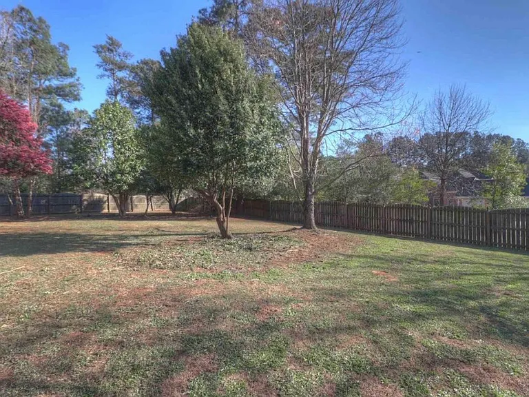 300 Toccoa Pl — Photo 2