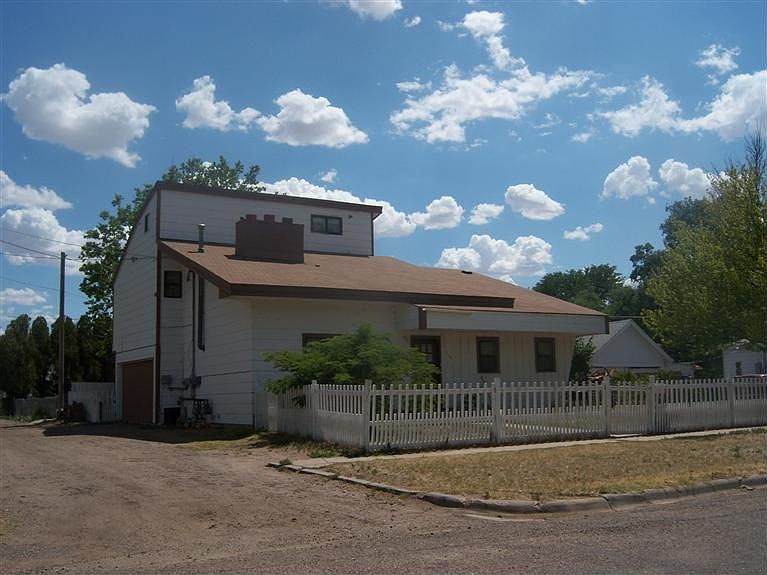 2nd image of 514 W 4th St