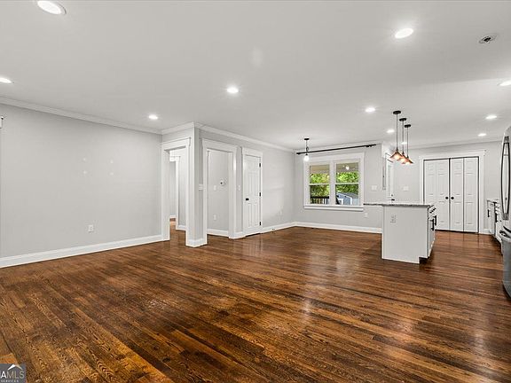 4th image of 1546 Cloverdale Dr SE