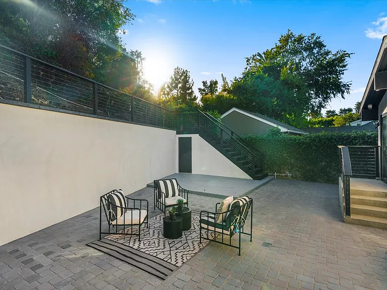 3873 Royal Woods Dr — Photo 35