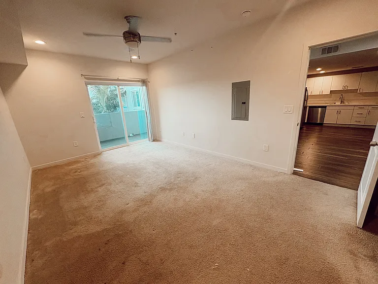 6332 Woodman Ave #4 — Photo 12