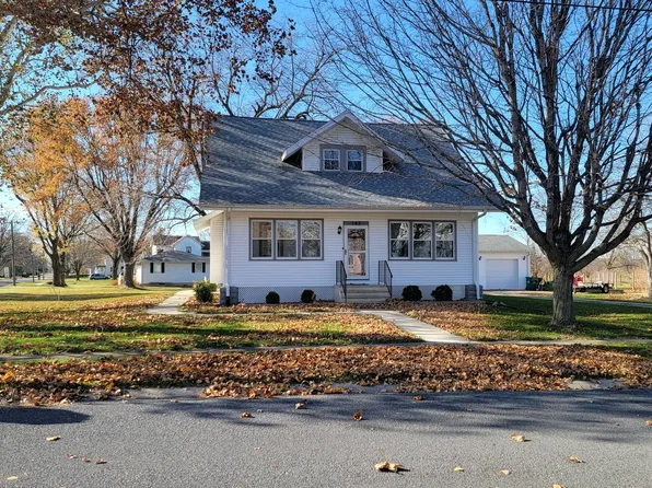 143 S State St, Franklin Grove, IL 61031
