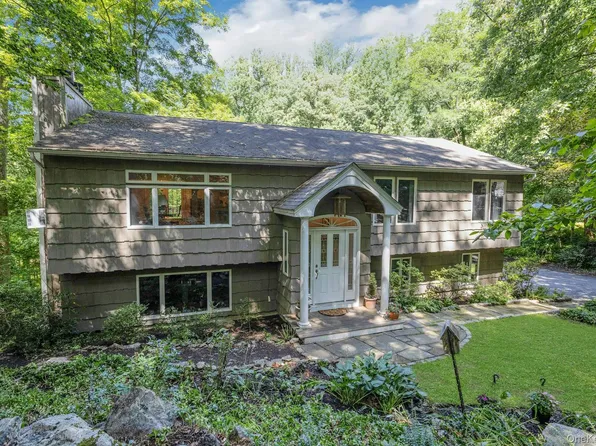 99 Lakeside Drive, Katonah, NY 10536