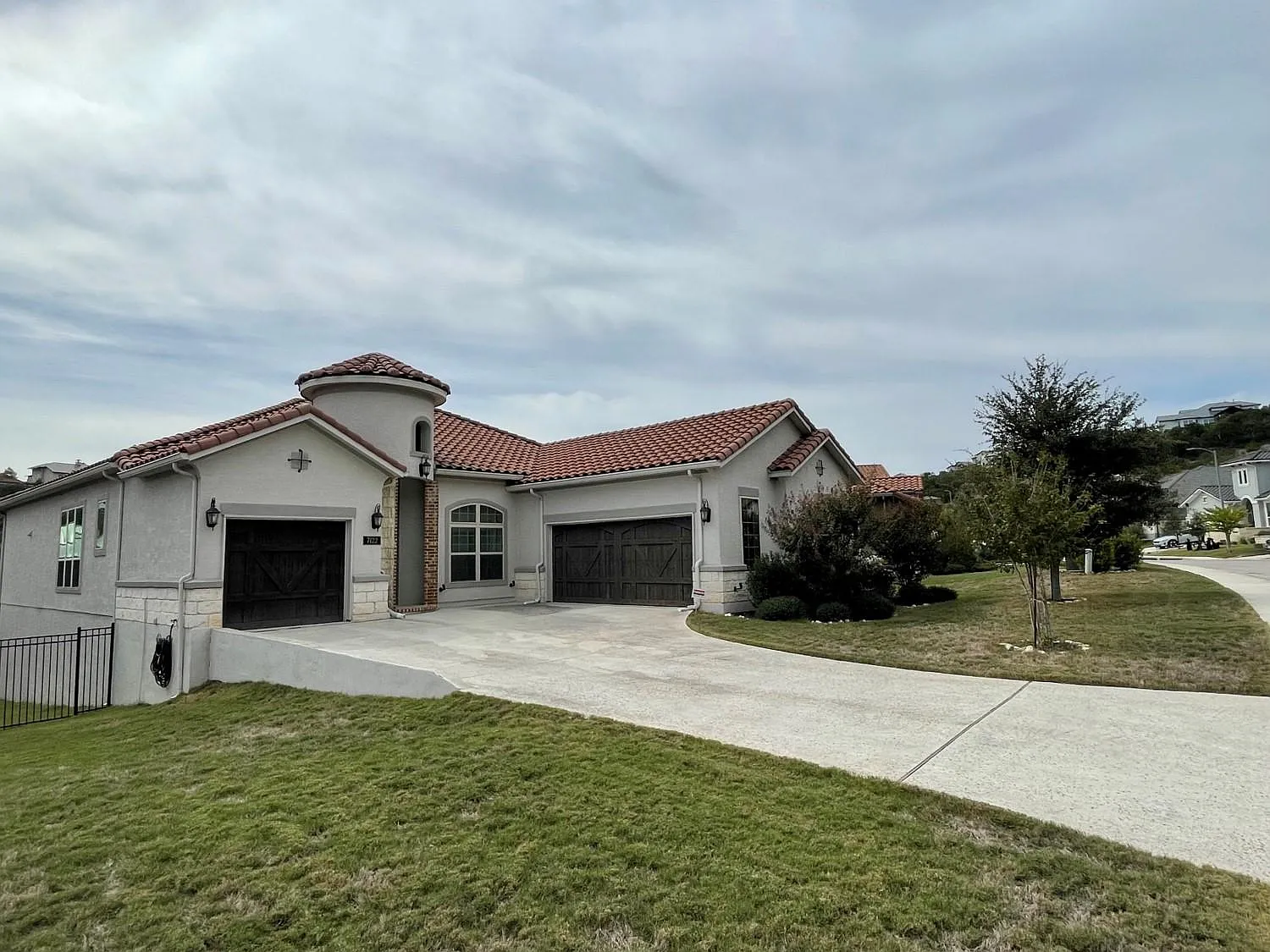 3 bed, 2.5 bath, 2562 sqft, $4,750 — Photo 2
