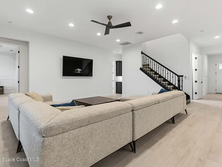 3256 Kamin Dr — Photo 7