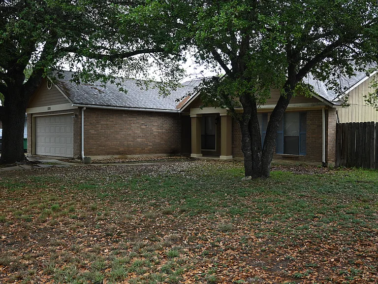 5715 Lake Cove St — Photo 2
