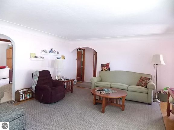 5th image of 6043 W Park St