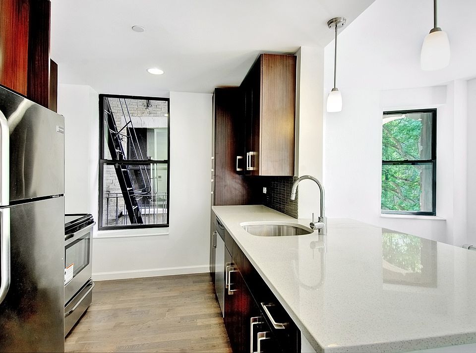 1st image of 272 Manhattan Ave APT 1