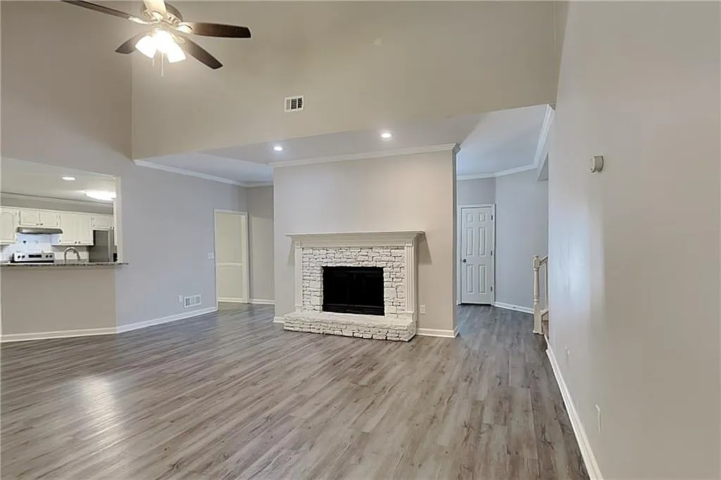 3 bed, 2.5 bath, 2748 sqft, $2,690 — Photo 3