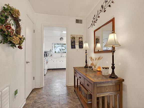 5th image of 216 S Newtown Rd