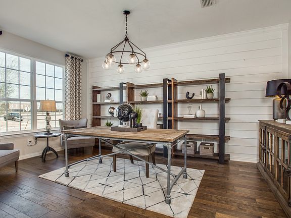 Flexible living space or optional study