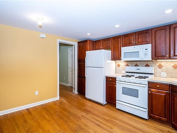 5th image of 320 Melbourne Ave #1L