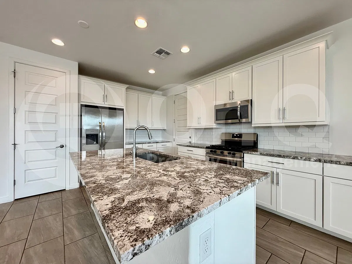 4 bed, 3.0 bath, 2248 sqft, $2,599 — Photo 4