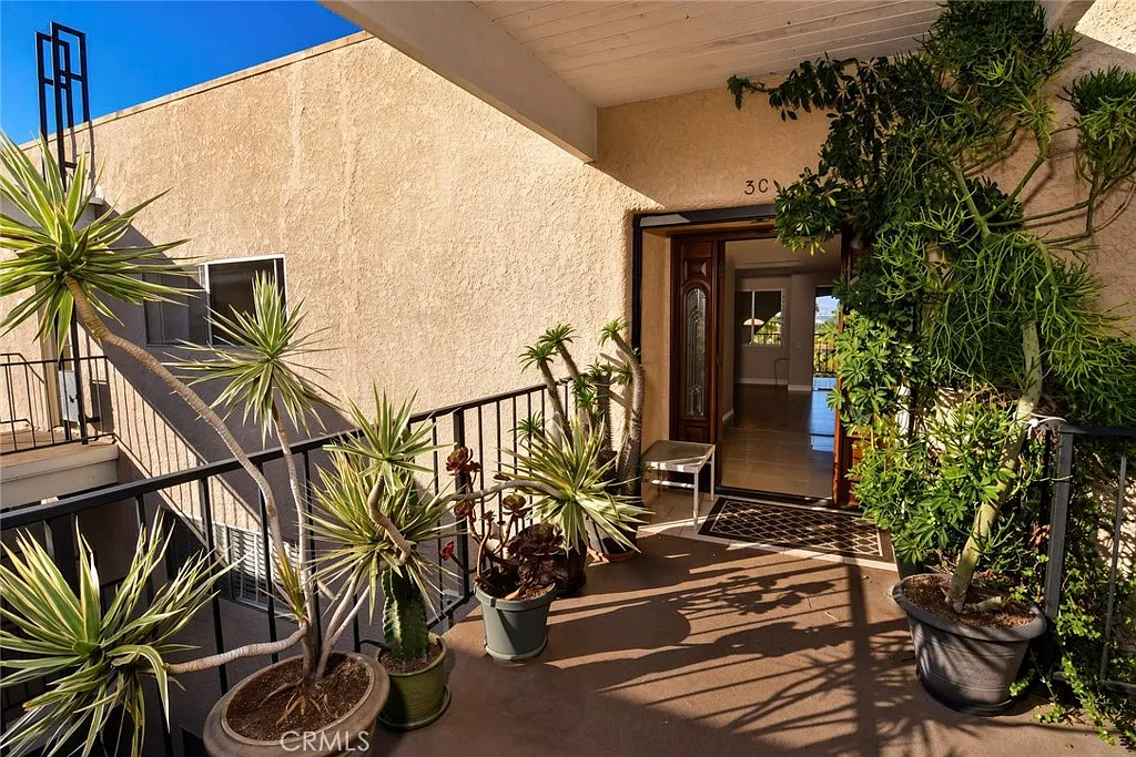 2 bed, 1049 sqft, $2,650 — Photo 2