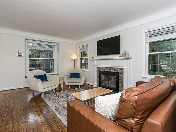 4th image of 825 N Gainsborough Ave