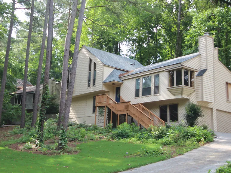747 Bayliss Dr — Photo 5