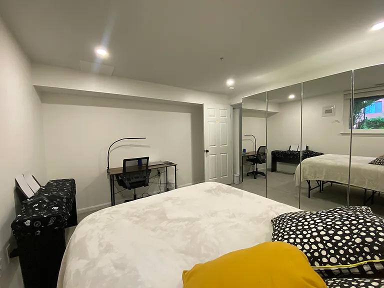 1327 Belmont St NW — Photo 39