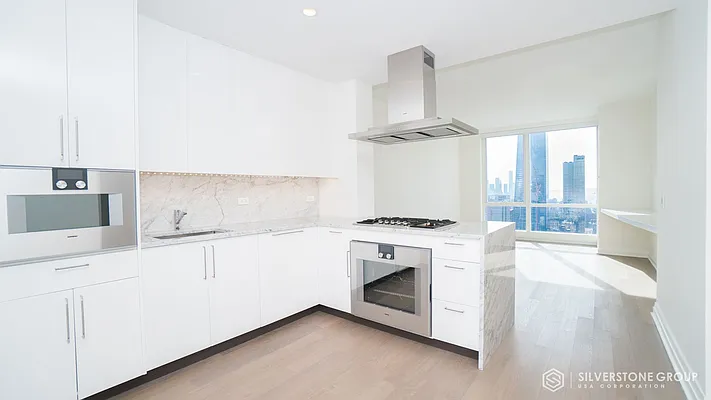 Rented by Silverstone Group USA Corp. | media 32