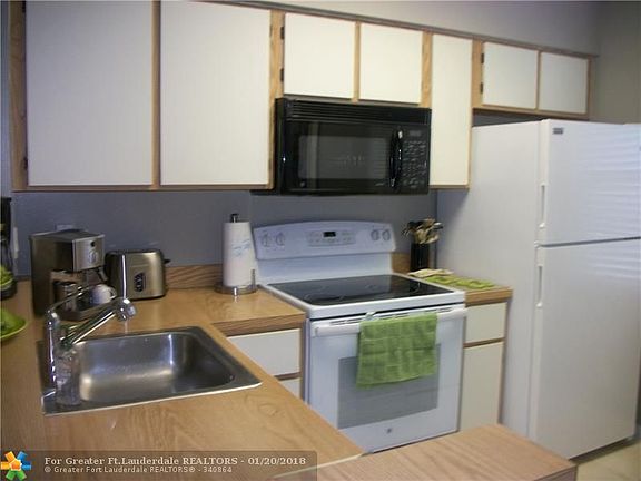 4th image of 2222 N Cypress Bend Dr APT 502