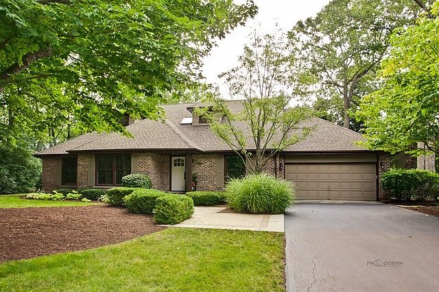 1st image of 40 Windsor Dr