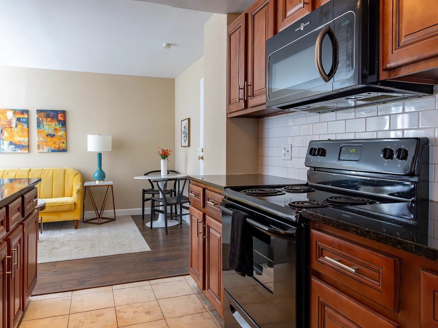 5531 Pershing Ave — Photo 2