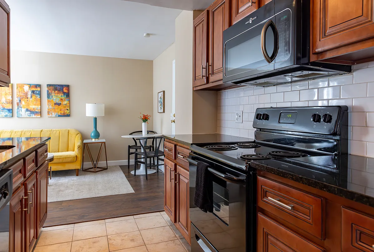 Building Photo - 5531 Pershing Ave #1