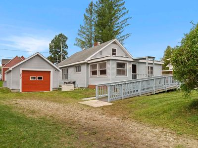 350 N Michigan Ave, Beulah, MI, 49617
