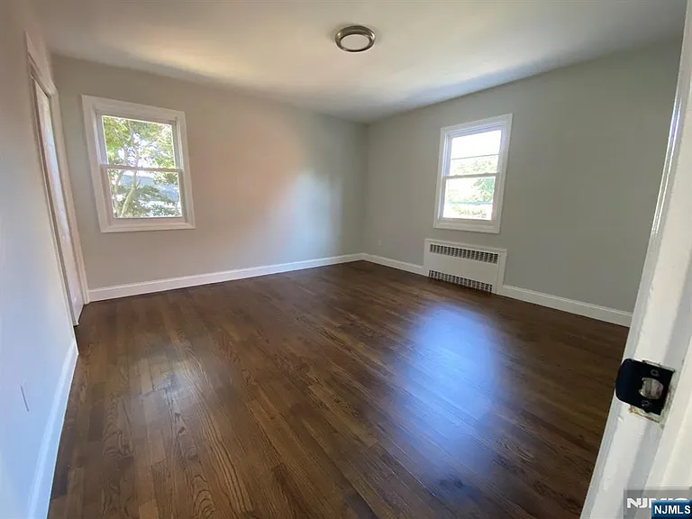 905 Sanford Ave — Photo 9