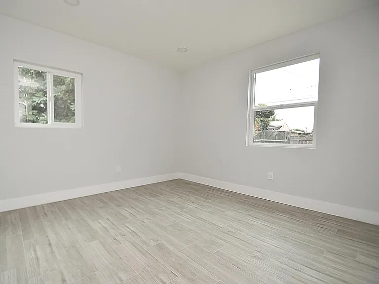 3445 Newton Ave — Photo 13