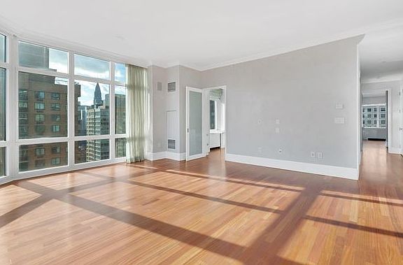 4th image of 300 E 55th St #28G