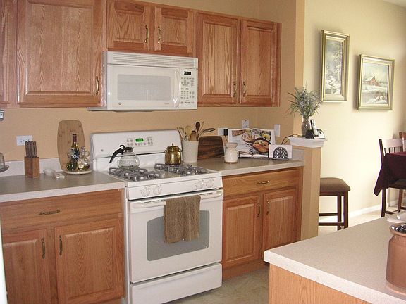 Kitchen with Breakfast Bar