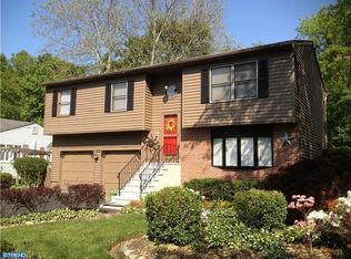 618 Parkway Dr, Fairless Hills, PA 19030