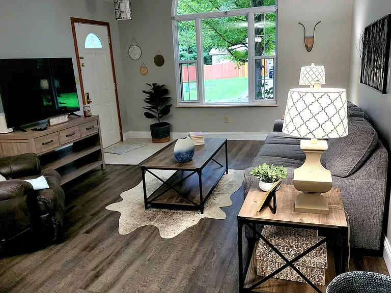 526 Kalchris Ln — Photo 2