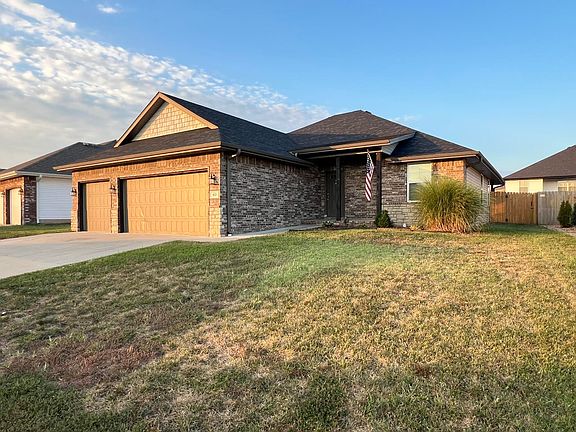 3rd image of 813 S Ridgemont Drive