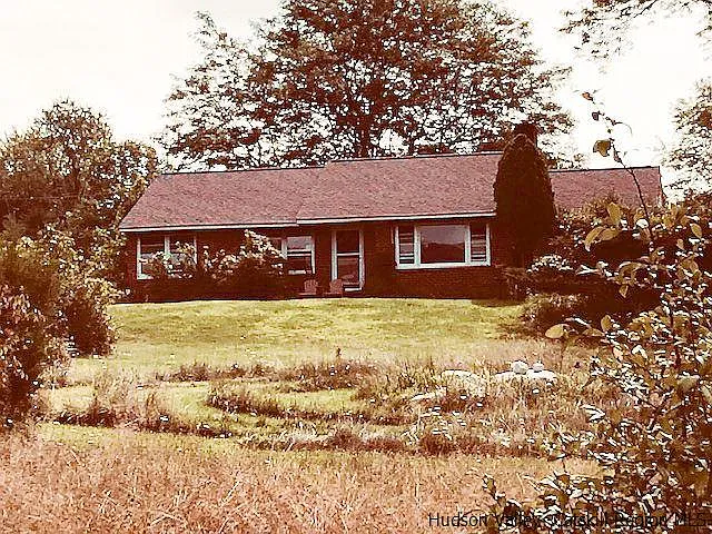 4 Julia Ave photo 1