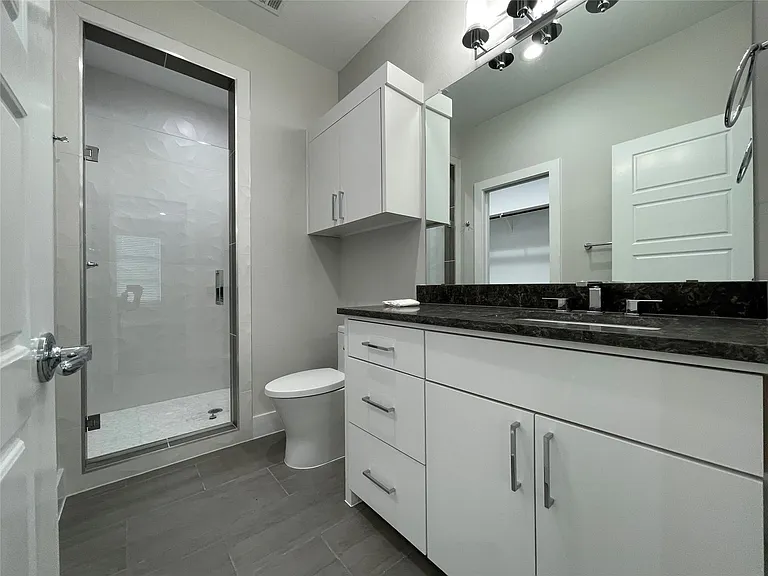 2417 N Winnetka Ave — Photo 23