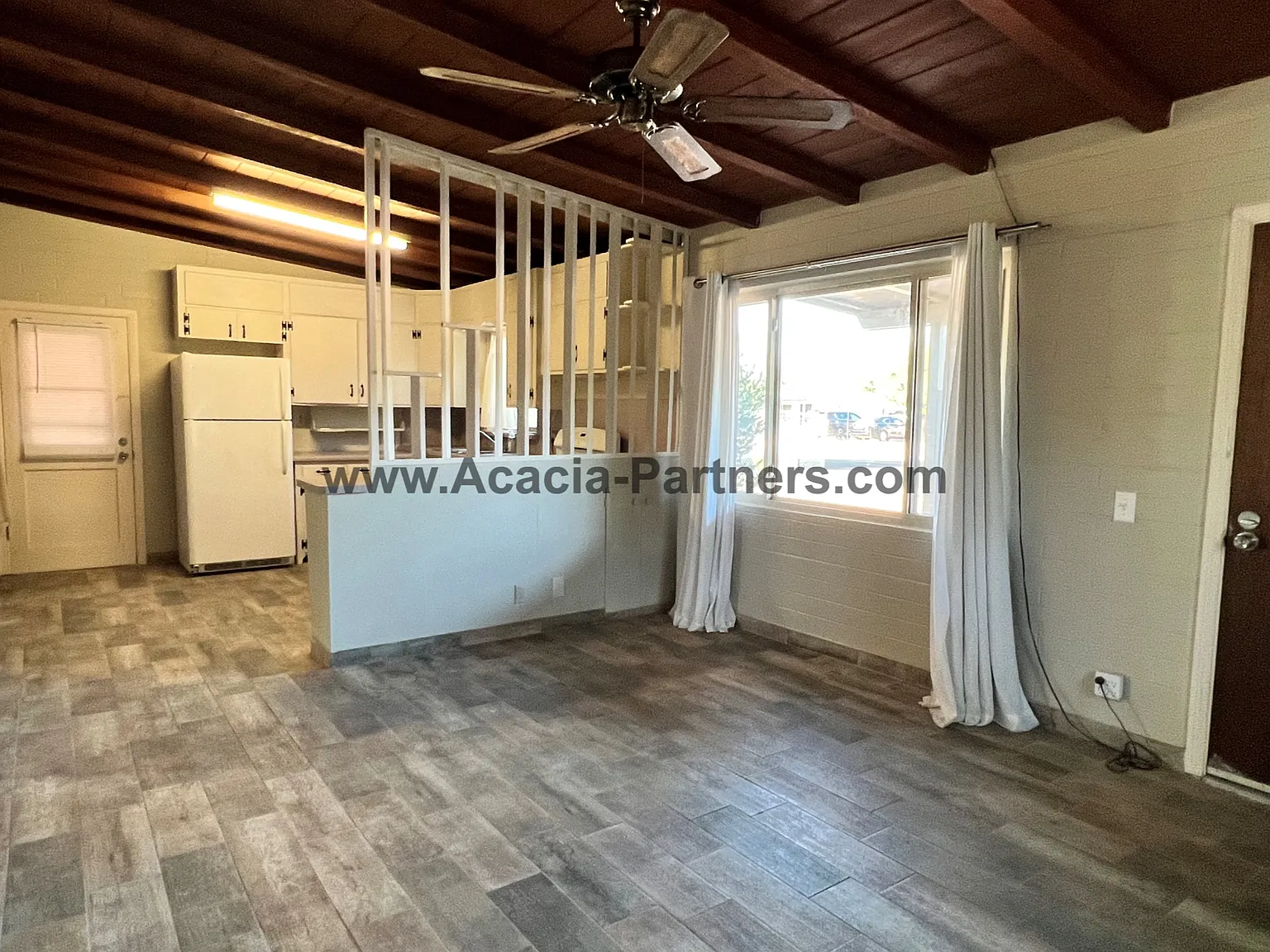 Centrall Located Two Bedroom Home — Photo 4