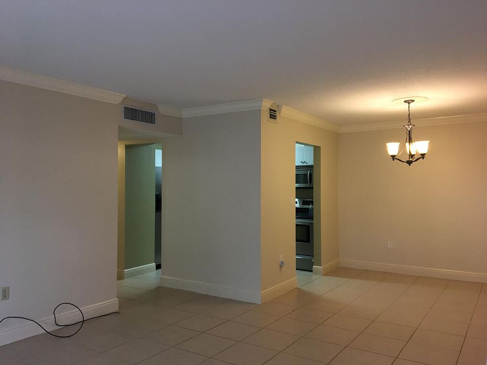 1st image of 10423 N Kendall Dr
